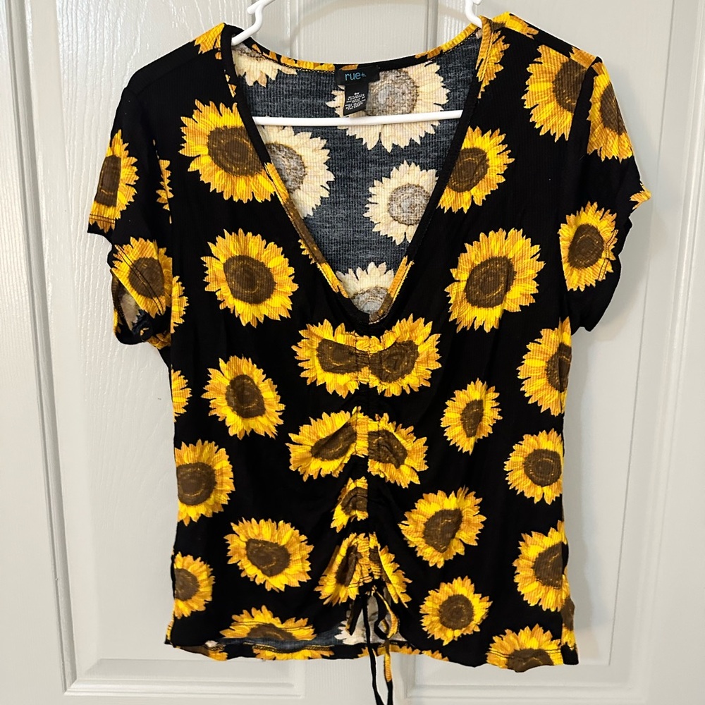 Rue+ Sunflower Cinch Front Crop
